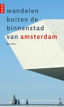 Wandelen buiten de binnenstad van Amsterdam voorzijde