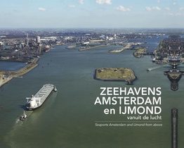 Zeehavens Amsterdam en IJmond vanuit de lucht voorzijde