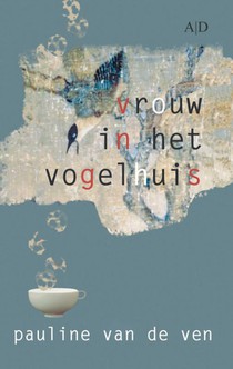 Vrouw in het vogelhuis