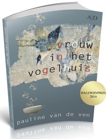 Vrouw in het vogelhuis