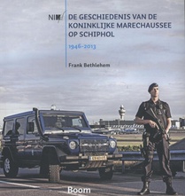 De geschiedenis van de Koninklijke Marechaussee op Schiphol, 1946-2013 voorzijde