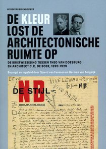 De kleur lost de architectonische ruimte op