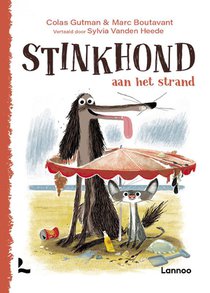 Stinkhond aan het strand voorzijde