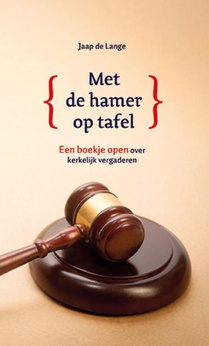 Met de hamer op tafel voorzijde