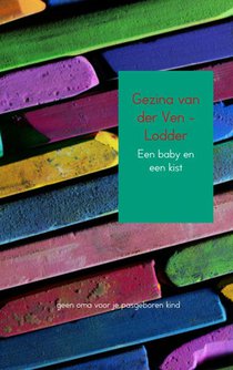 Een baby en een kist voorzijde