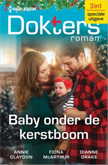 Baby onder de kerstboom voorzijde