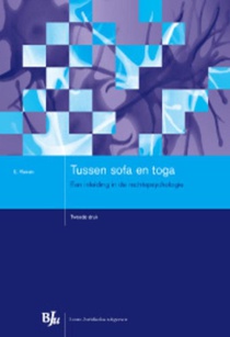 Tussen sofa en toga