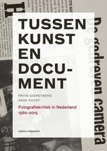 Tussen kunst en document voorzijde