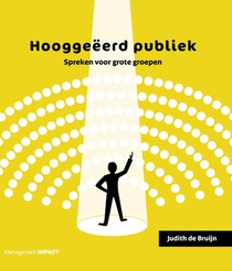 Hooggeëerd publiek voorzijde