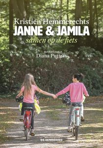 Janne & Jamila samen op de fiets voorzijde