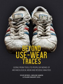 Beyond use-wear traces voorzijde