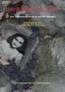 Anne Frank 80 jaar (paperback, zwart wit) voorzijde