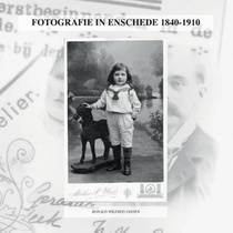 FOTOGRAFIE IN ENSCHEDE 1840-1910 voorzijde