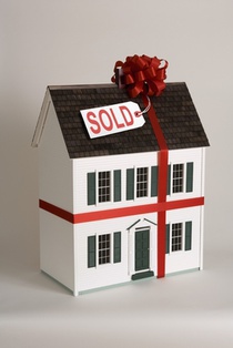 The Smart Guide to Buying Your First Home!: From Credit Scores to Closing Day